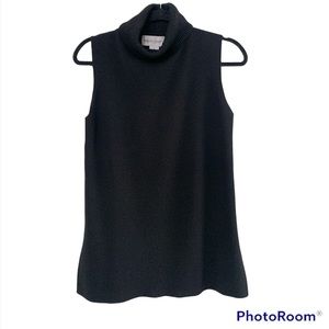 Bloomingdale’s Sleeveless Wool Turtle Neck Top. Size Medium.